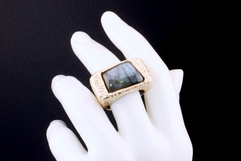 Echo of the Earth - Bronze Ring with Labradorite