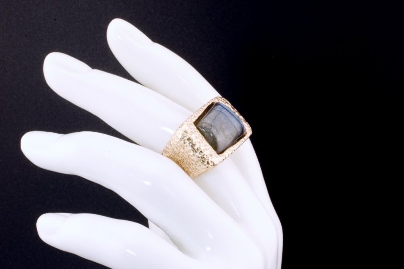 Echo of the Earth - Bronze Ring with Labradorite