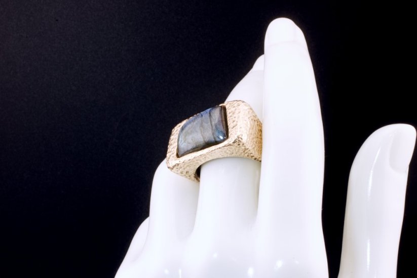 Echo of the Earth - Bronze Ring with Labradorite